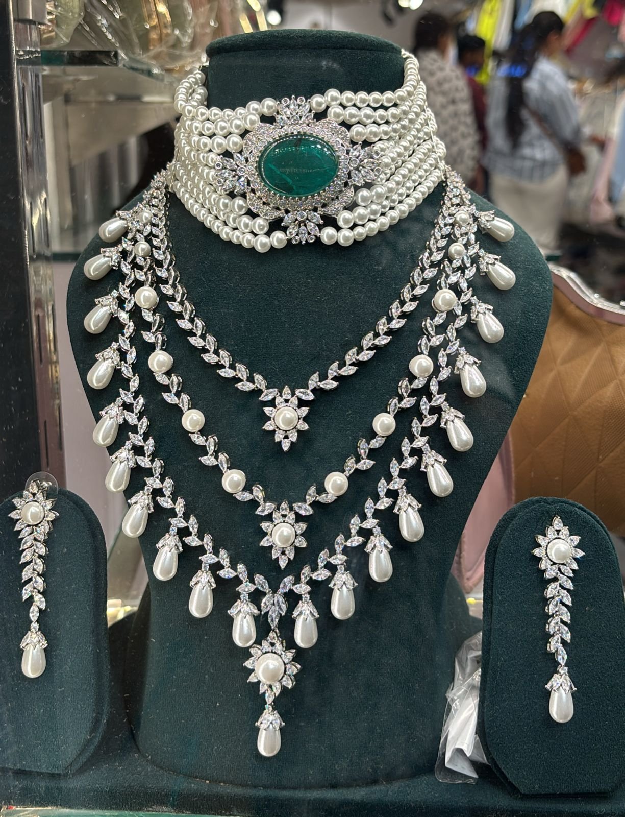 Maharani Emerald Pearl Set